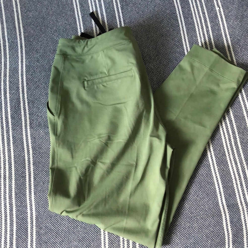 Lululemon Jet Crop Pants